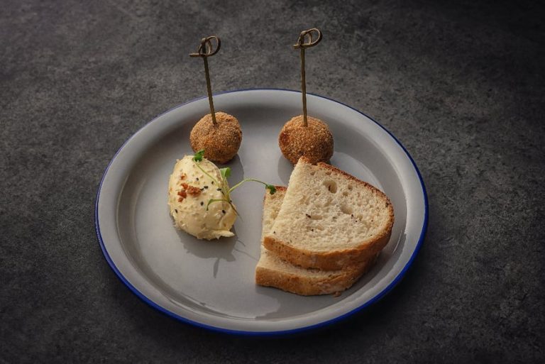 Valentínske menu v yellcuisine 87039373_642590996579383_4029315236505845760_n