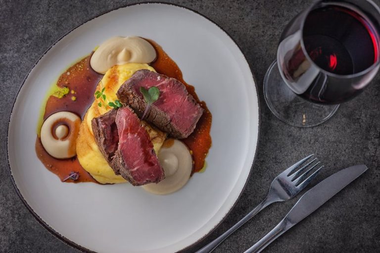 Valentínske menu v yellcuisine 87040368_510332432956821_3100075607199842304_n